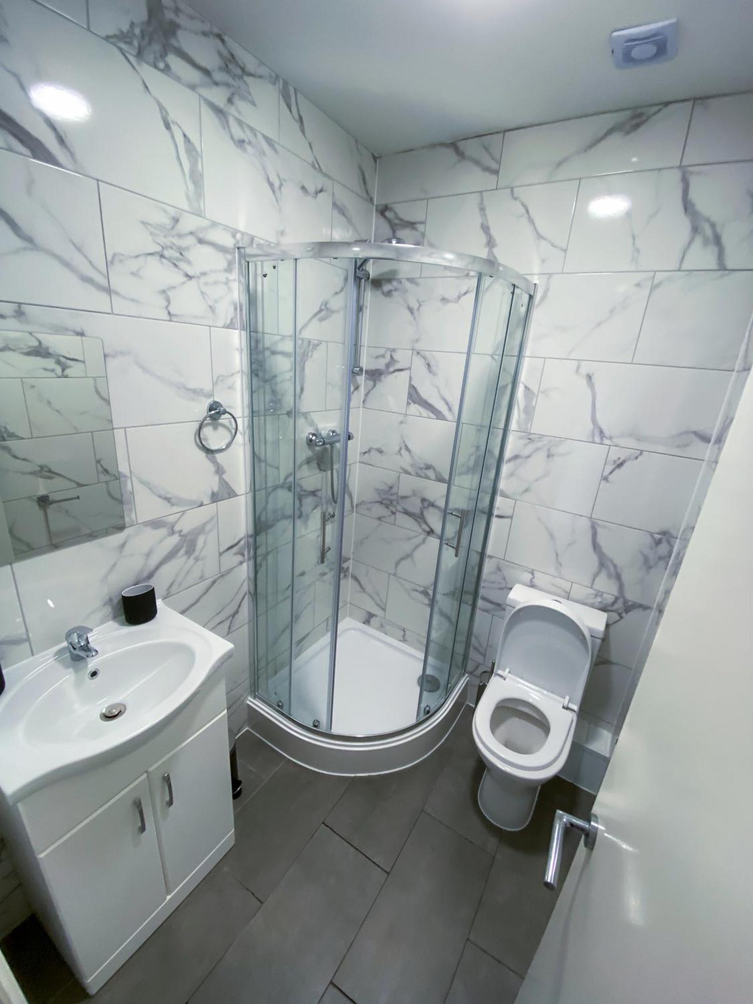Modern 1 Bedroom Flat In Wood Green London Exterior photo