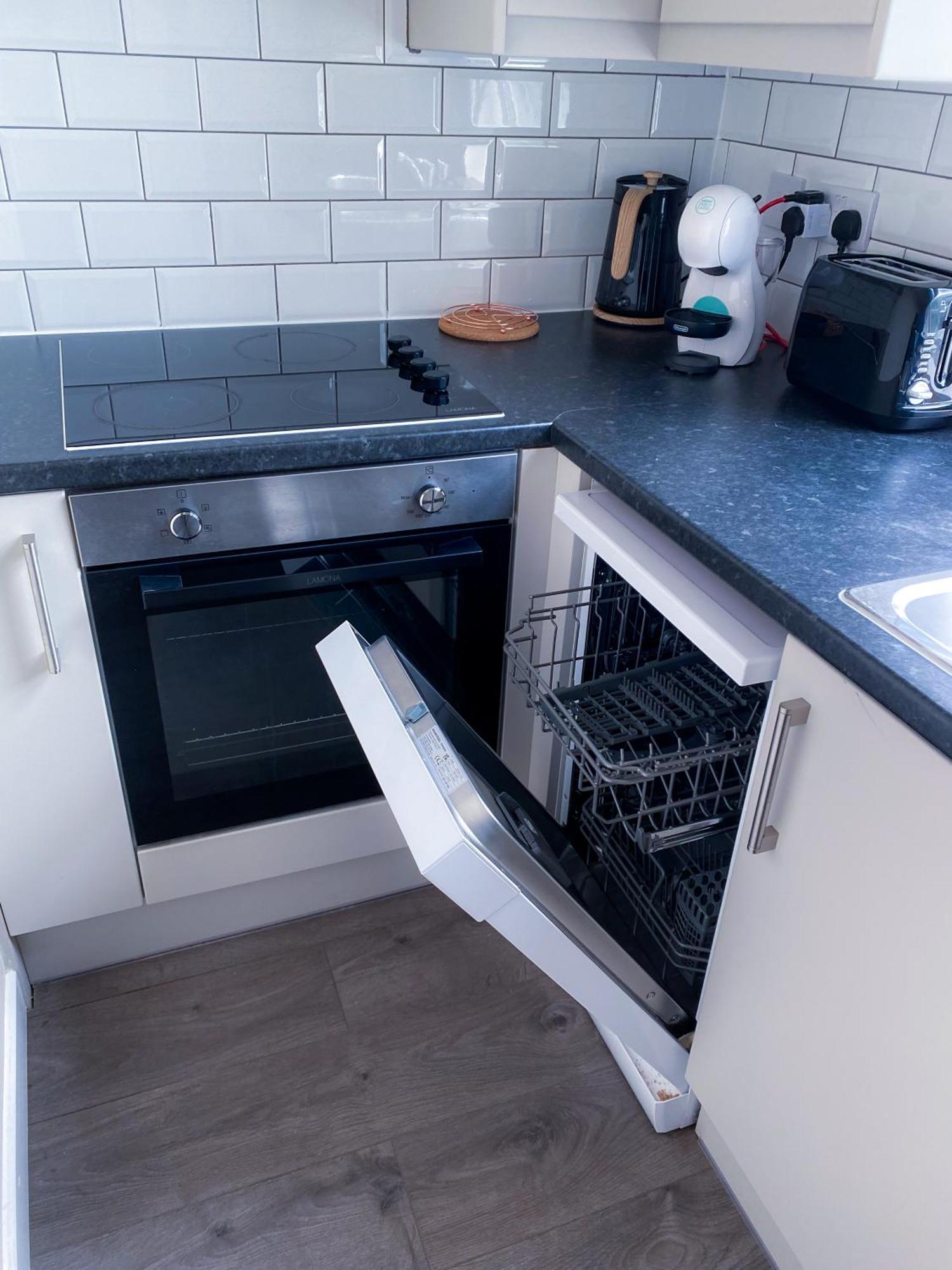 Modern 1 Bedroom Flat In Wood Green London Exterior photo